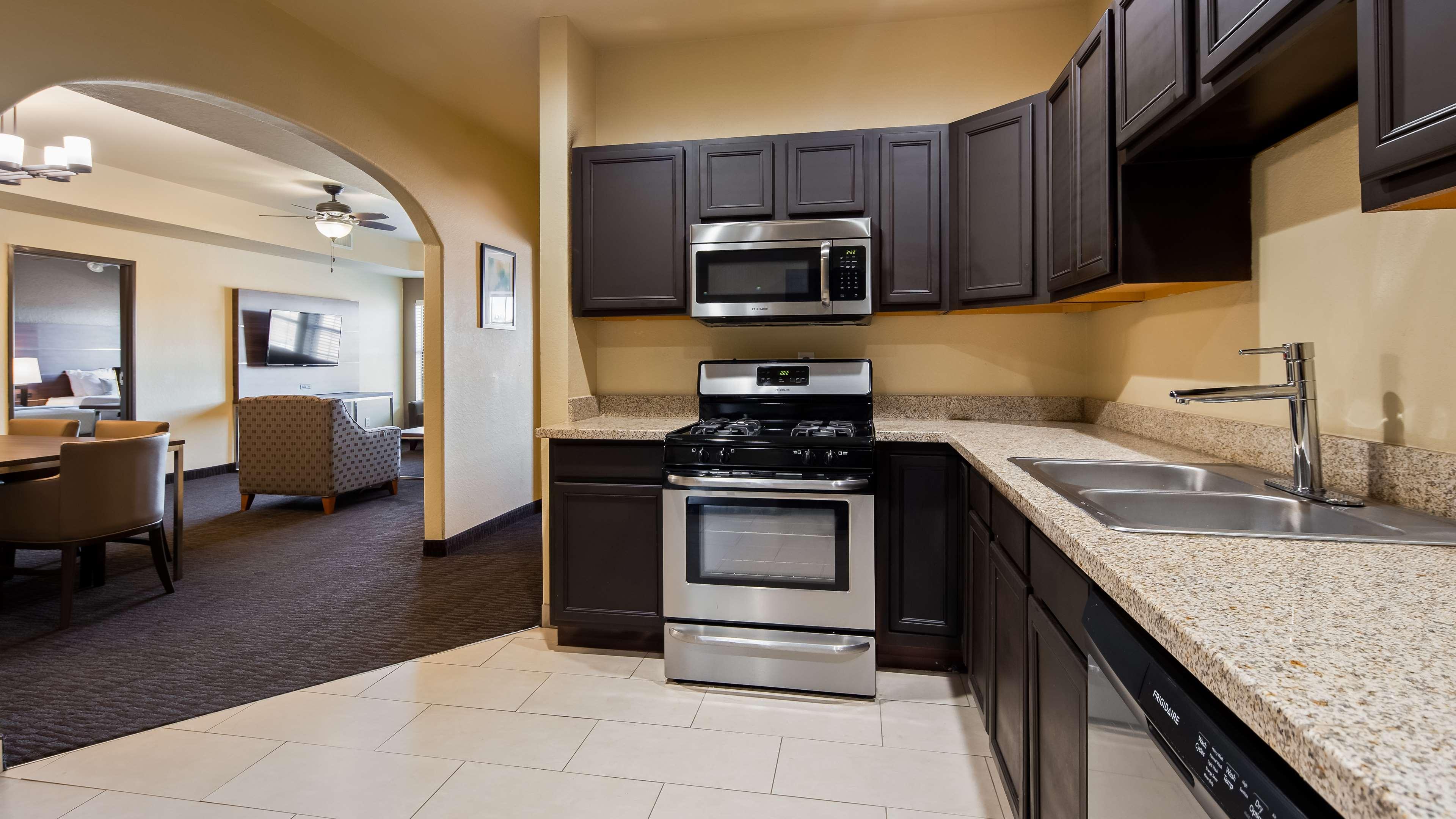 Best Western Plus Hill Country Suites - San Antonio Exterior photo