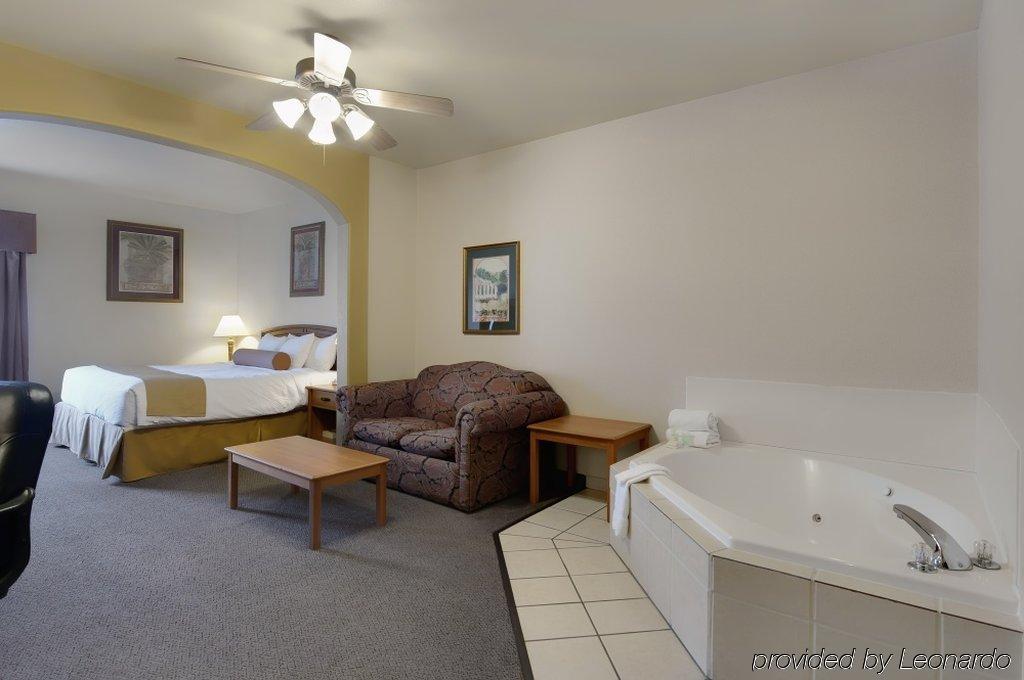 Best Western Plus Hill Country Suites - San Antonio Room photo