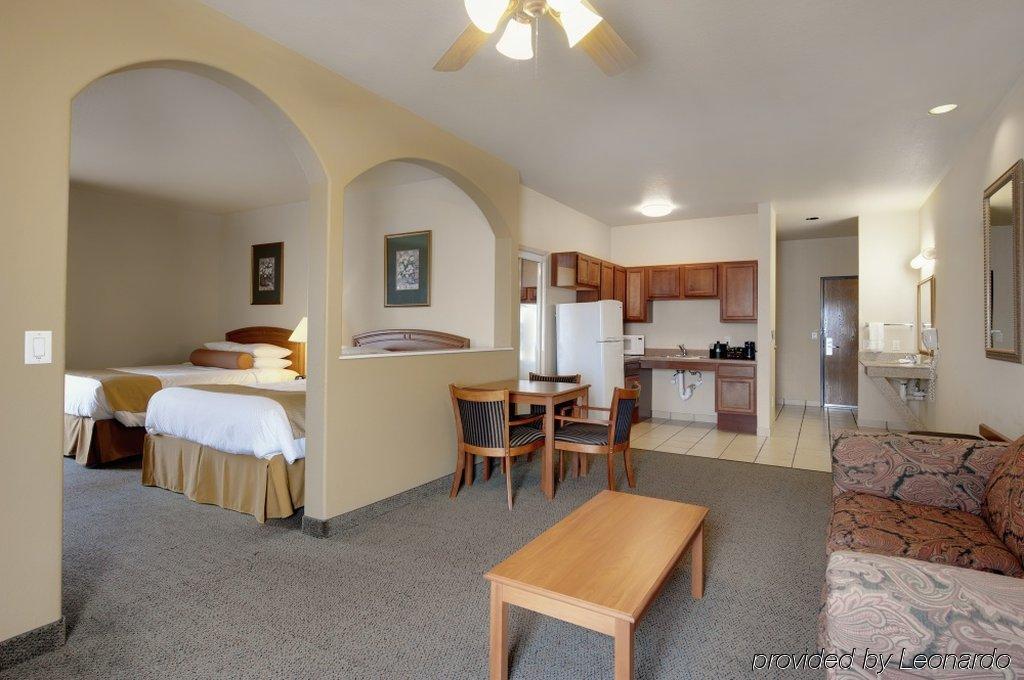 Best Western Plus Hill Country Suites - San Antonio Room photo