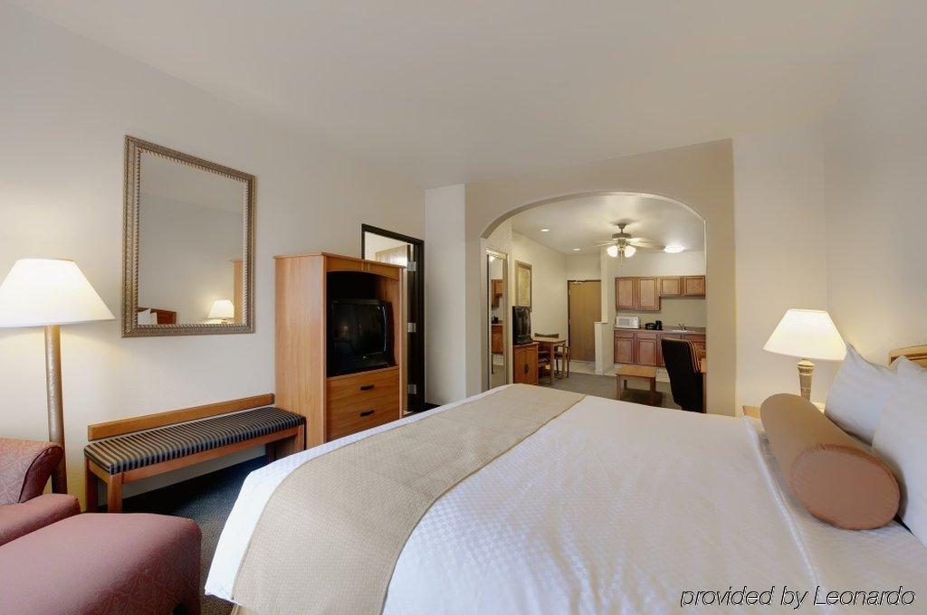 Best Western Plus Hill Country Suites - San Antonio Room photo